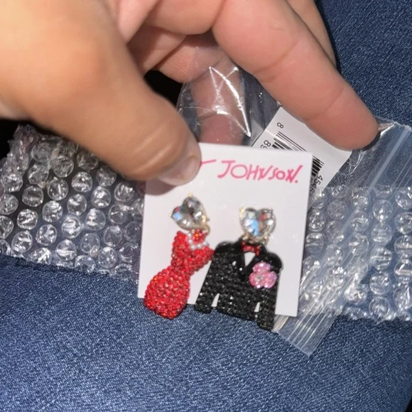Betsey Johnson ♥️ Going All Out Mismatch Earrings - Picture 5 of 6